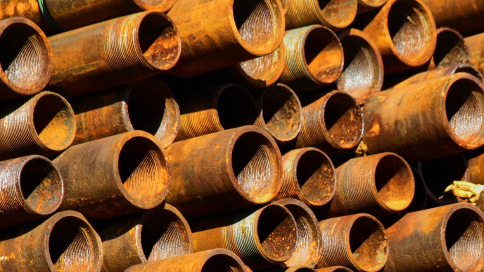 Beyond 304 and 316: When Stainless Is the Wrong Alloy for Wire Mesh