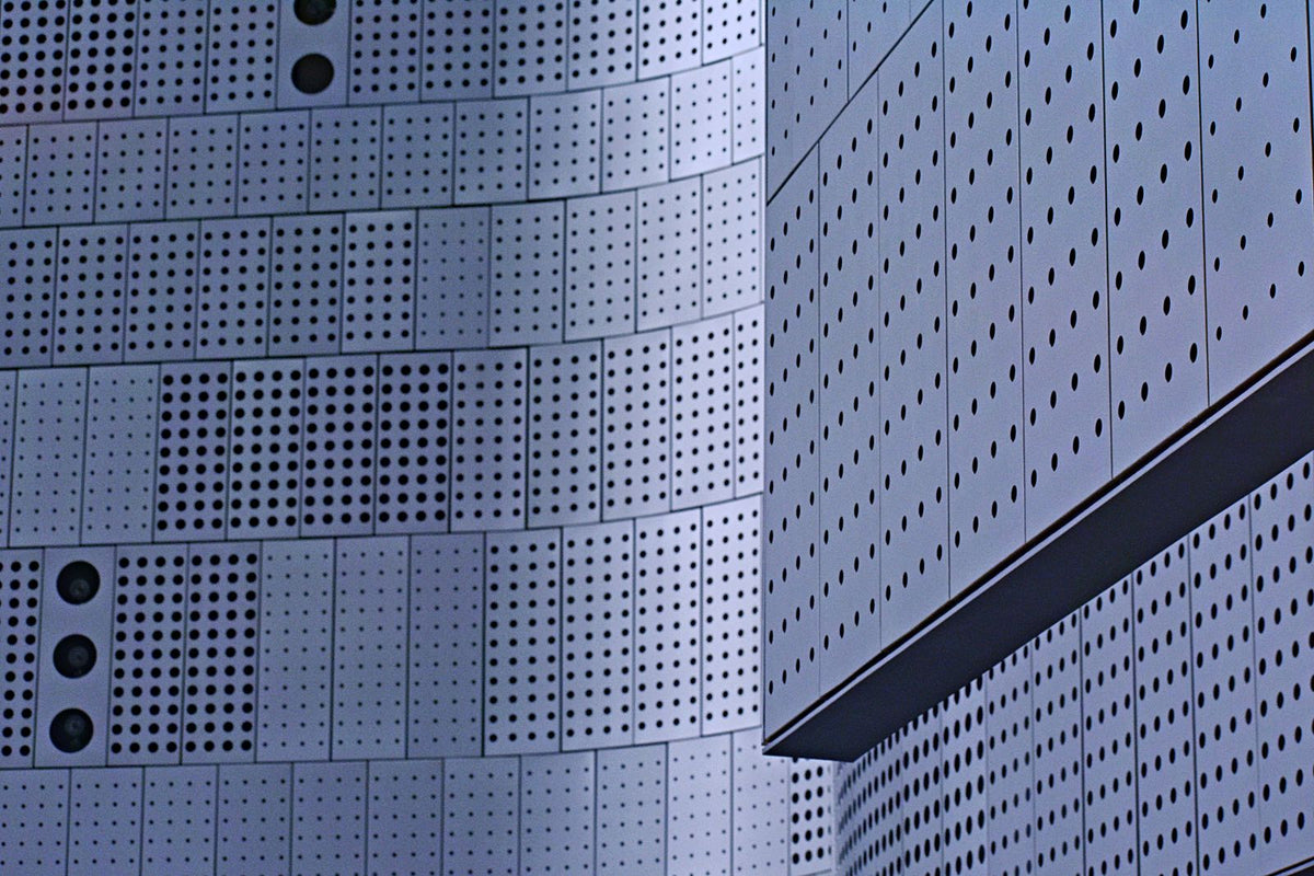 Expanded Metal vs. Perforated Metal: Which One Do You Need?